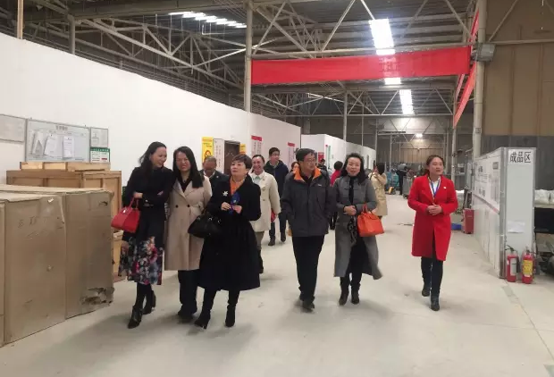 阿拉善SEE湖南企业生态讲堂参观了金炬实业的精工产品制造基地